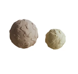 NATRUBA rankų darbo biologiškai suyrantys natūralaus kaučiuko be cheminių medžiagų geltoni Jūrų žirgo rašto kamuoliukai, 2 vnt. pakuotėje, tinkami nuo 0+ mėnesių