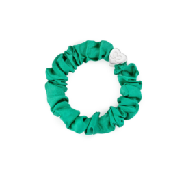 BYELOISE žalias šilkinis plaukų gumelė su sidabrine širdimi DŽIUNGLIŲ ŽALIA