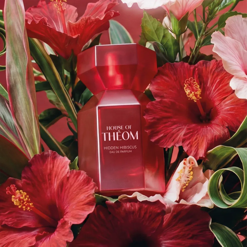 HOUSE OF THEOM Hidden Hibiscus parfumuotas vanduo su juodųjų serbentų, hibisko ir vanilės natomis, 75 ml - Image 3