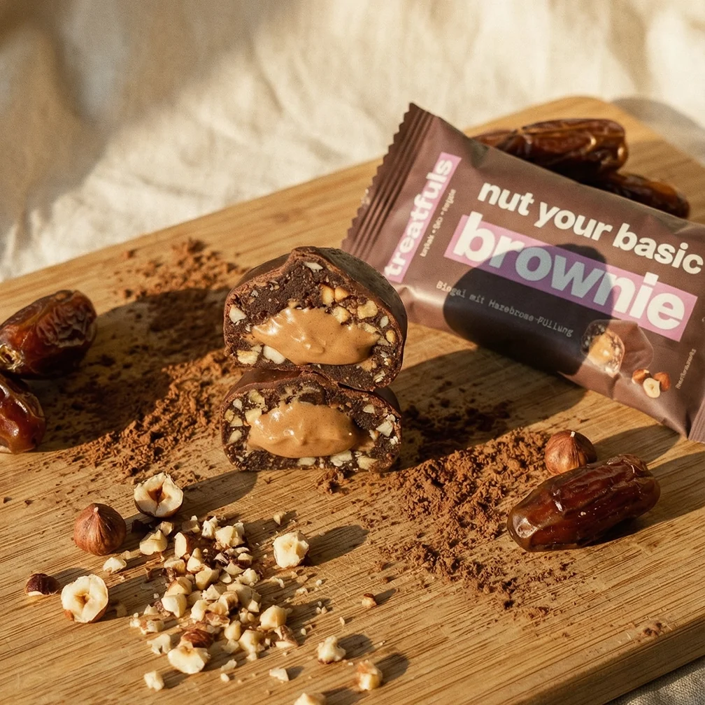 TREATFULS juodojo šokolado plytelė su braunio įdaru „Nut Your Basic Brownie“, 2 × 20 g - Image 3